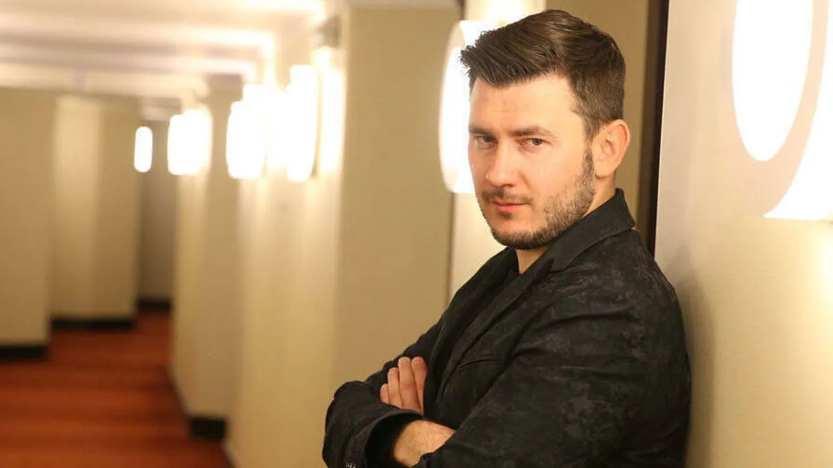 Hlavní obrázek článku: Ruské úřady pátrají po spisovateli Dmitriji Gluchovském, hrozí mu 15 let vězení