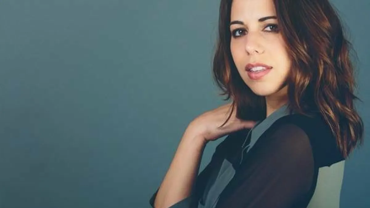 Hlavní obrázek článku: Laura Bailey je bombarodvána výhrůžkami smrti