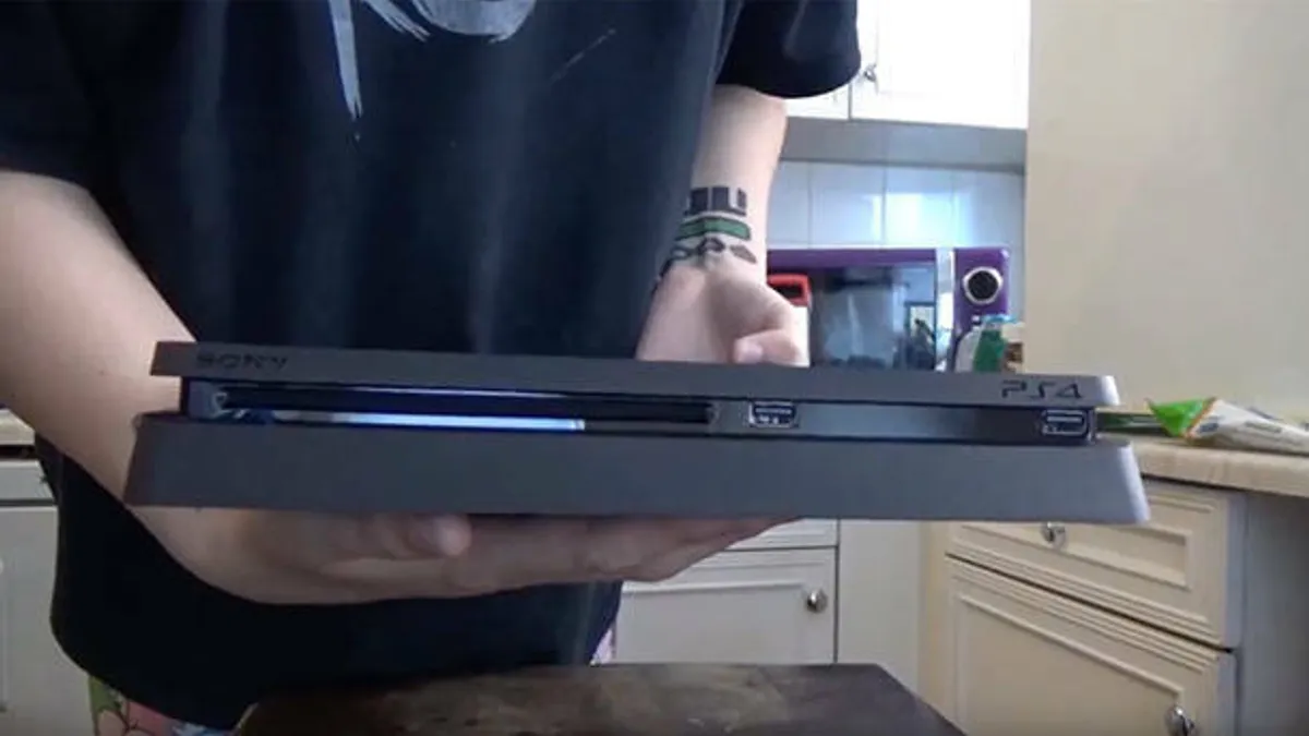 Hlavní obrázek článku: Rozbalení konzole PlayStation 4 Slim - video