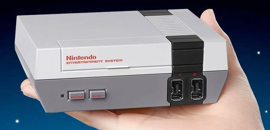 Hlavní obrázek článku: Do obchodů znovu míří konzole Nintendo Classic Mini: NES