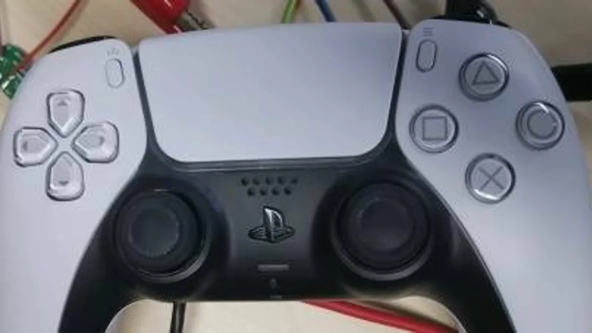 Hlavní obrázek článku: Nové obrázky gamepadu DualSense