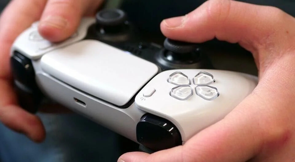 Hlavní obrázek článku: Spekulace: Sony má připravovat vlastní Pro gamepad pro PlayStation 5