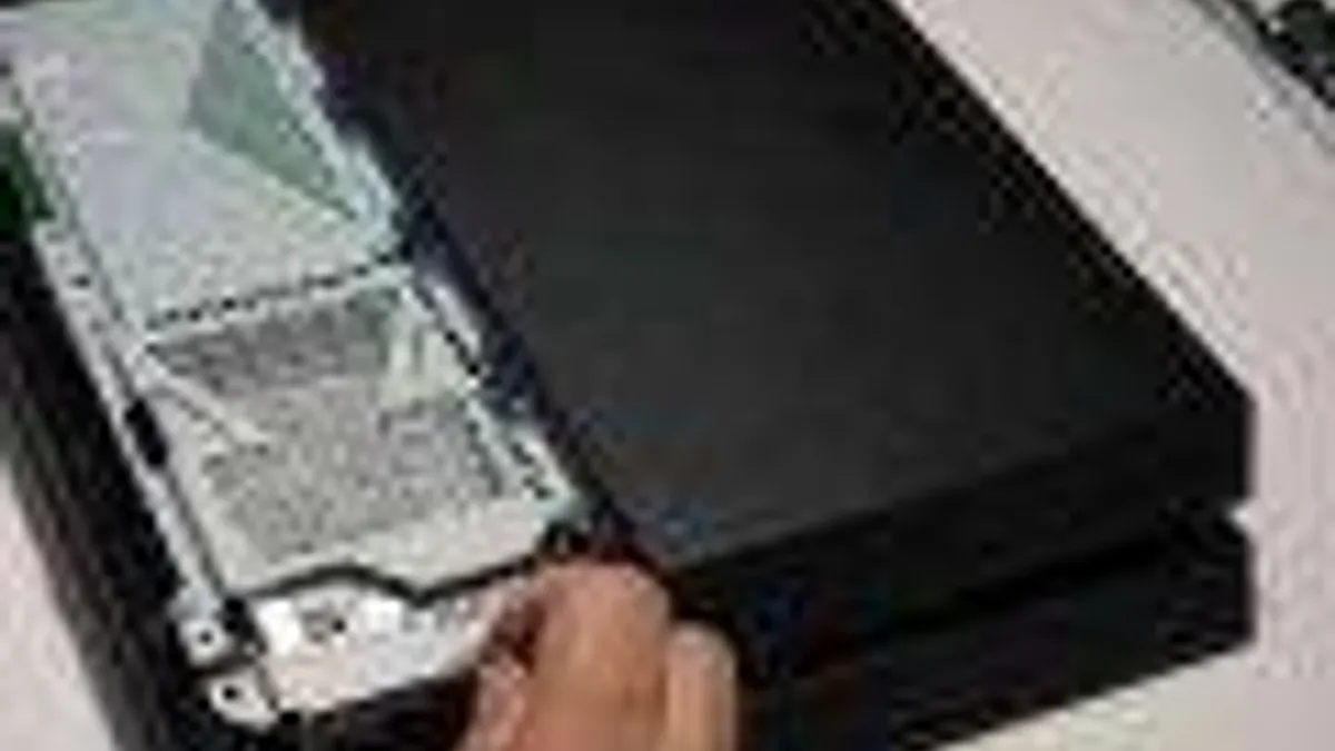 Hlavní obrázek článku: Ukázka výměny pevného disku u konzole Playstation 4