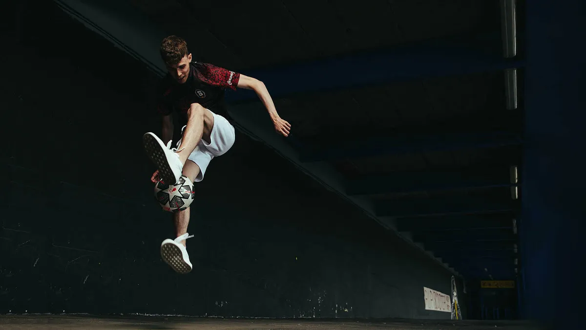 Hlavní obrázek článku: Rozhovor: Živí se profesionálním hraním hry FIFA za pražskou Spartu. Jak vidí budoucnost fotbalových her Emerickson?