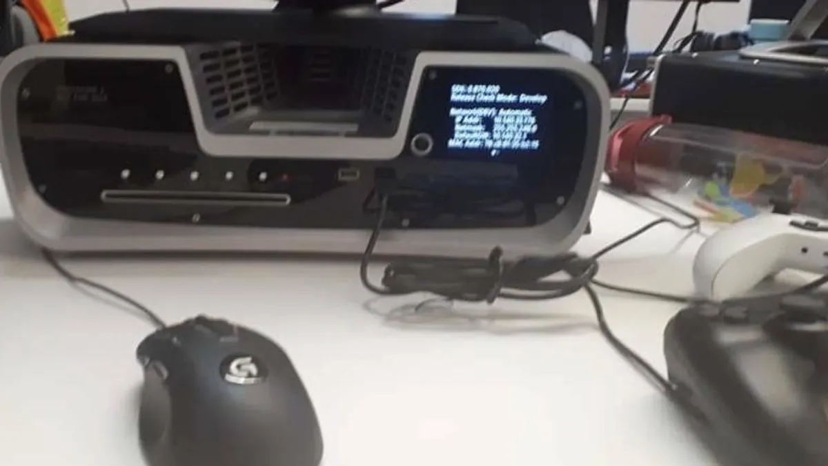 Hlavní obrázek článku: Nové fotky devkitu konzole PlayStation 5, je na nich i prototyp DualShocku 5