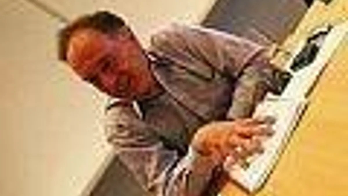 Hlavní obrázek článku: David Reeves v Sony končí