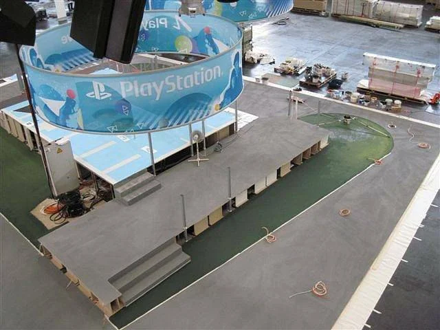 GamesCom 2010 &ndash; Stavba Sony stánku