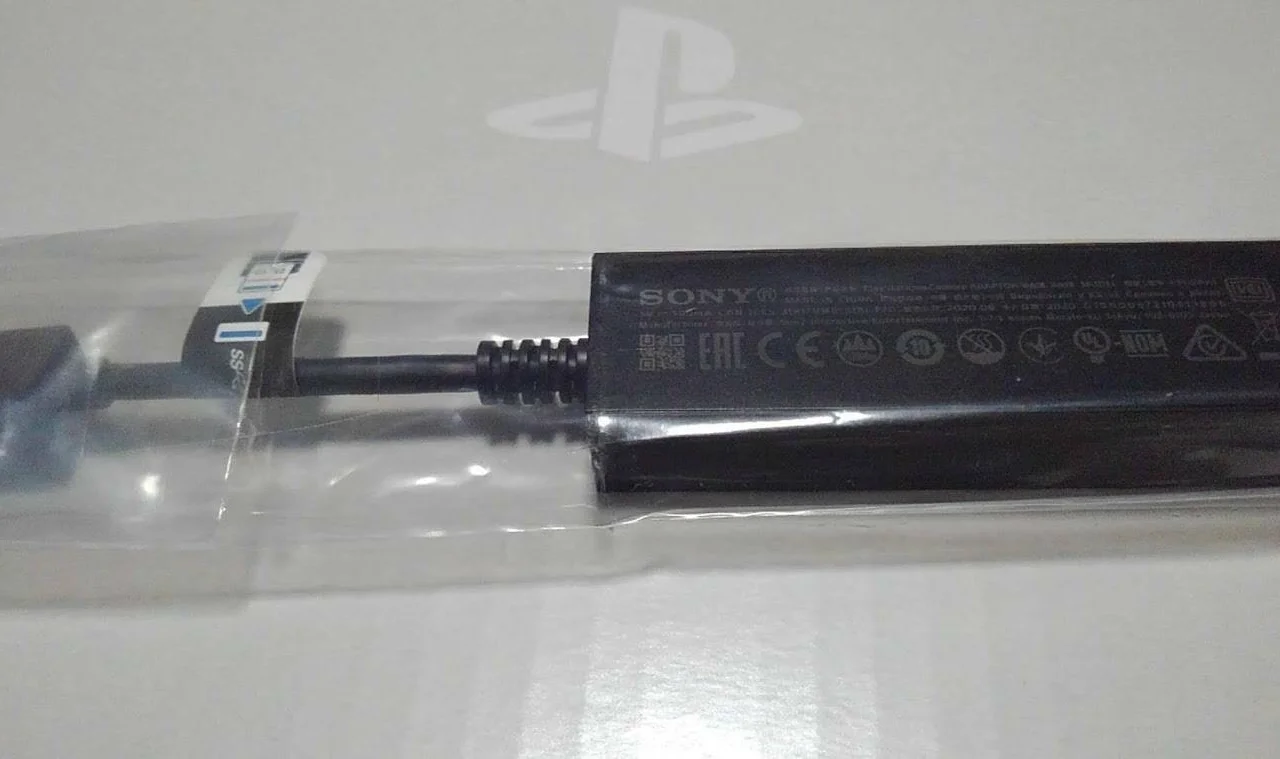 Obrázky adaptéru PlayStation kamerky pro PlayStation 5