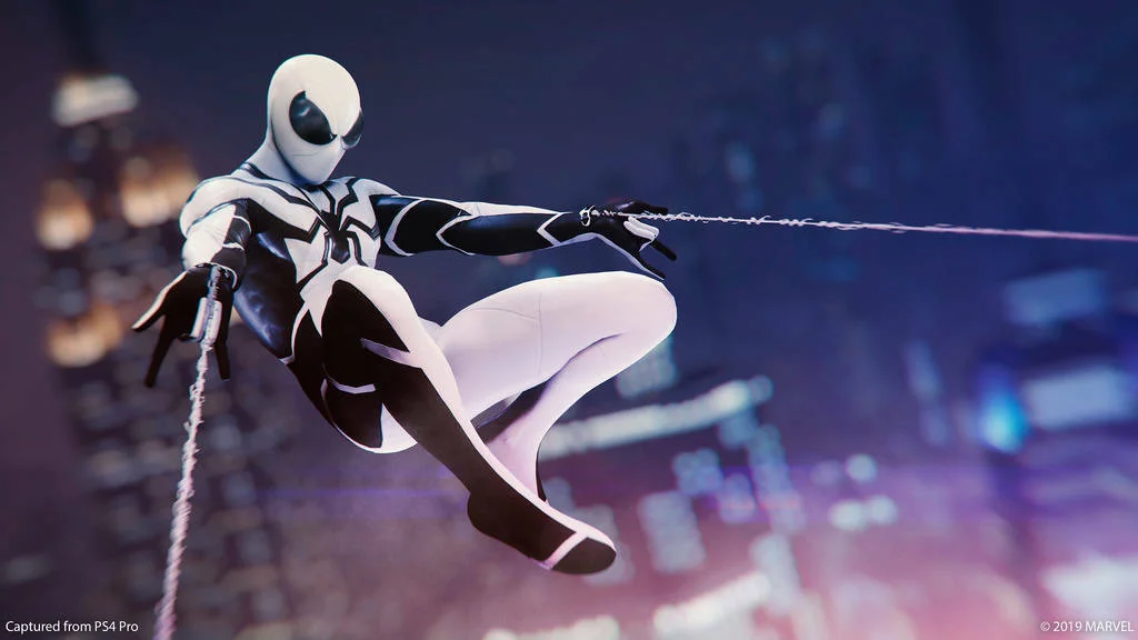 Marvel’s Spider-Man dostává dva nové speciální obleky inspirované Fantastickou čtyřkou