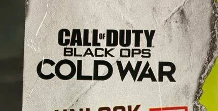 Uniklo logo nového Call of Duty