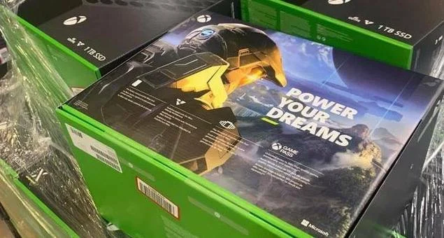 Konzole Xbox Series X jsou už na skladech, podívejte se na unboxing video