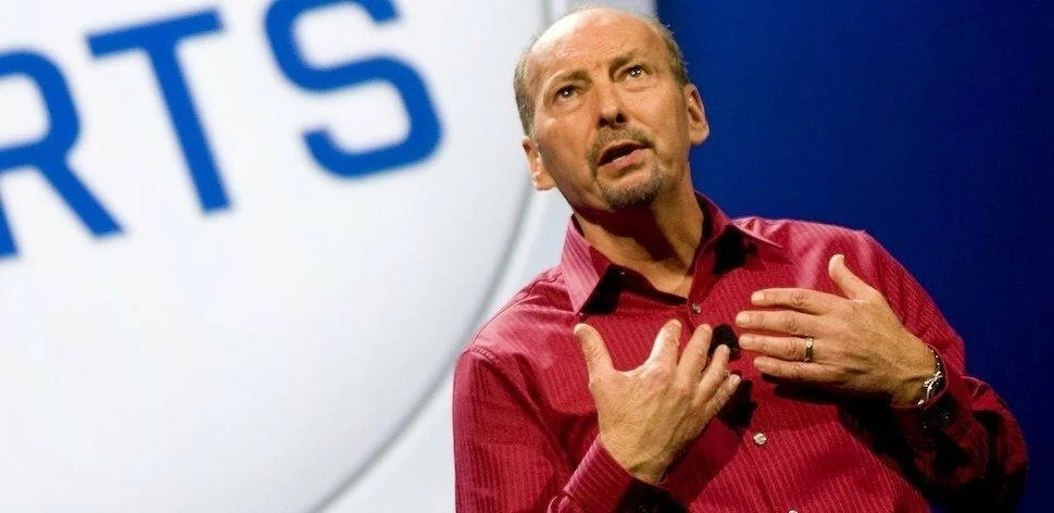 Peter Moore z EA: DLC nejsou na disku s hrou, jde o blbost