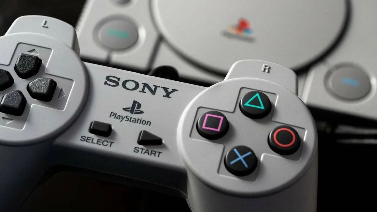Podívejte se na video s rozbalením konzole PlayStation Classic