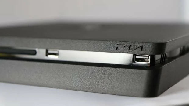 Podívejte se na rozebrání konzole PlayStation 4 Slim