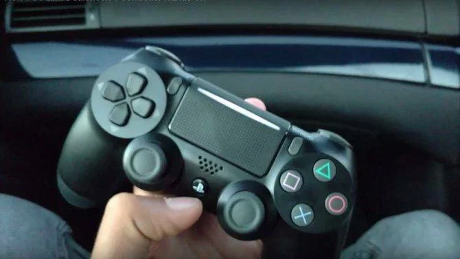 Bude Slim verze konzole PlayStation 4 obsahovat i nový DualShock 4 s Light Barem?