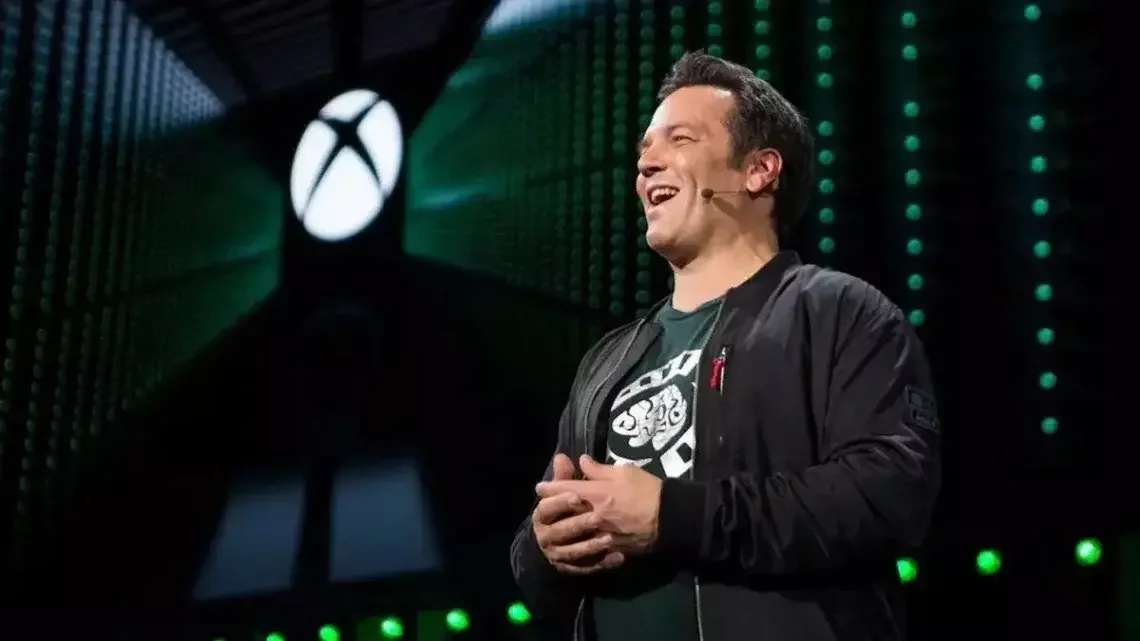 Phil Spencer měl ujistit zaměstnance Microsoftu, že nekončí s výrobou konzolí Xbox