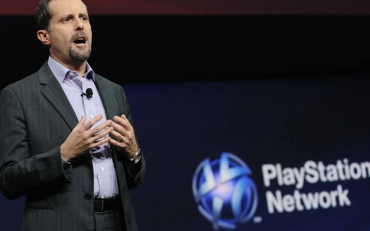 Andrew House: Nebudeme kvůli Microsoftu a jeho programu Play Anywhere měnit strategii
