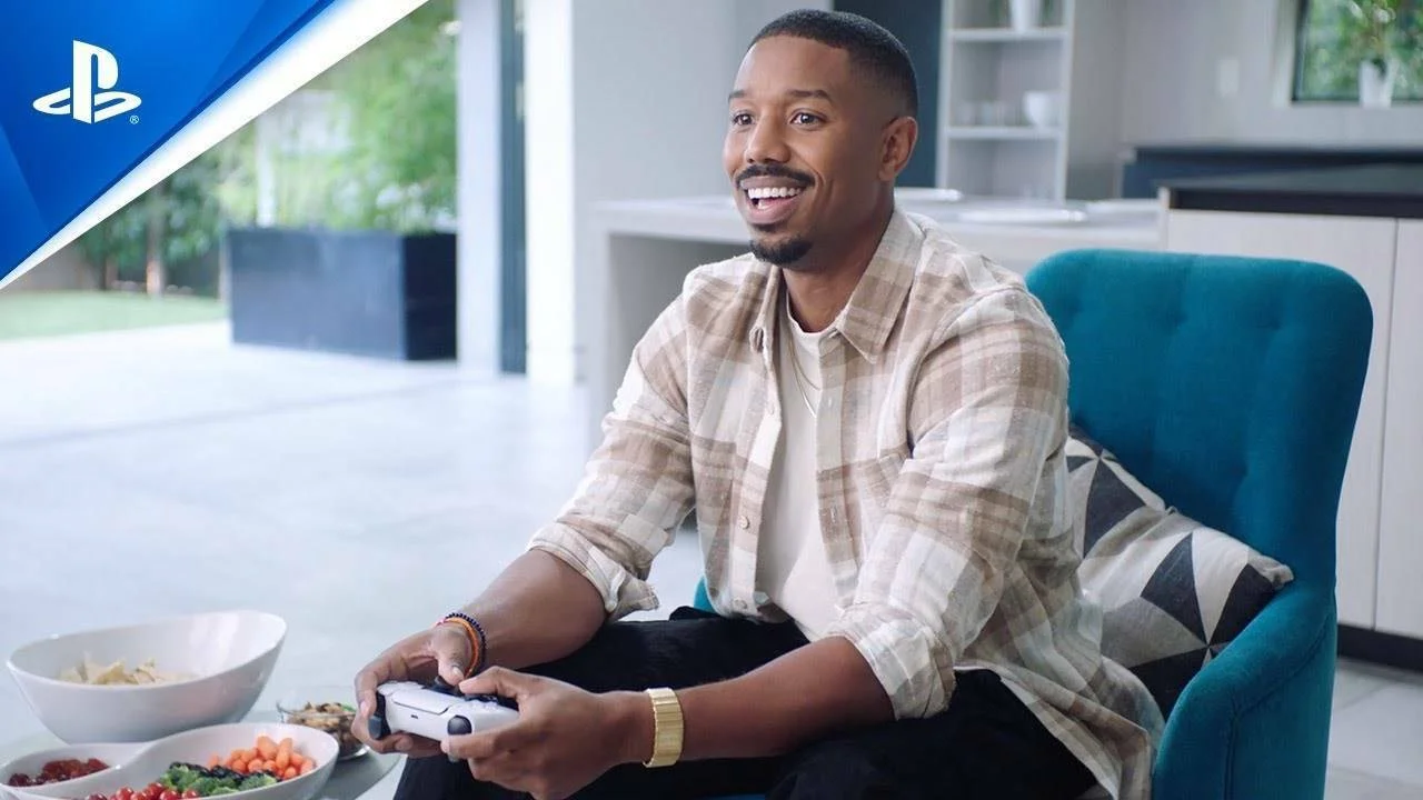 Celebrity hrají na konzoli PlayStation 5