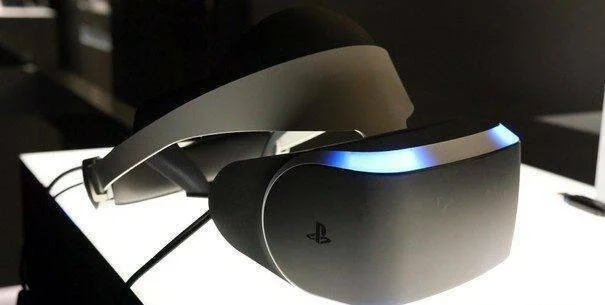 Ve vývoji je více jak 100 her pro PlayStation VR, naznačen odklad na druhou polovinu roku