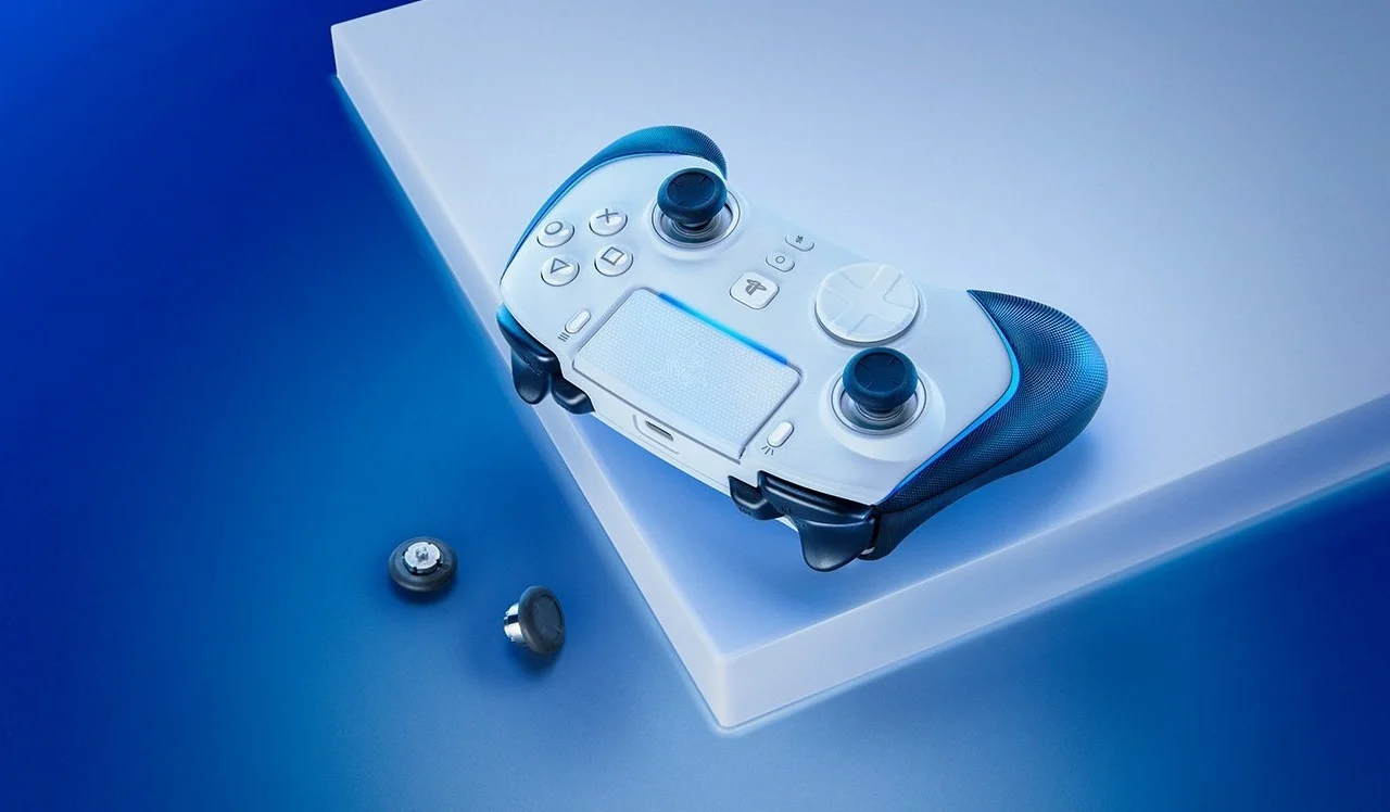 Razer představil svůj první licencovaný gamepad pro PlayStation 5
