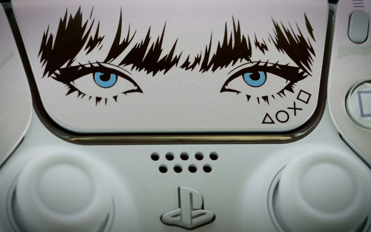 Sony oznámila nový DualSense ovladač. Vznikl ve spolupráci se zpěvačkou Lisou