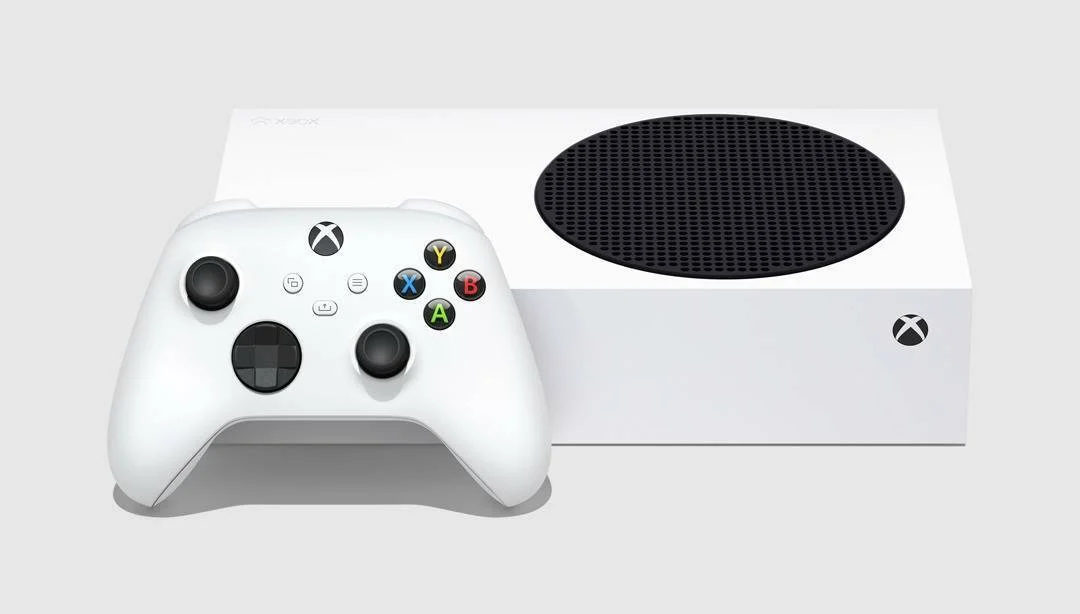 Podle Ampere Analytics překonal Xbox Series S v prodejích výkonnější Xbox Series X