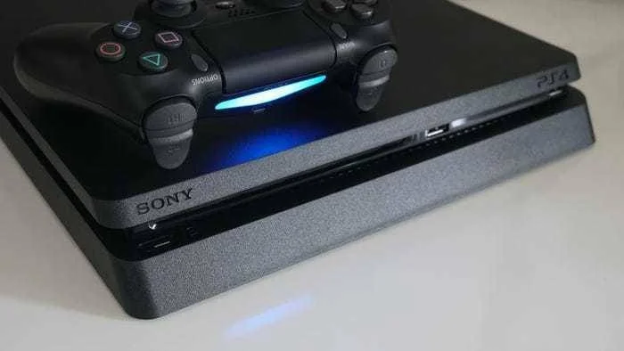 Sony neplánovala ukončit v minulém roce výrobu konzole PlayStation 4