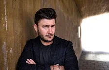 Autor knižné série Metro Dmitrij Gluchovskij byl ruským soudem odsouzen na 8 let vězení za šíření lží o ruské armádě