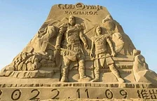 Sony nechala na Tchaj-wanu postavit písečnou sochu k podpoře God of War Ragnarök 