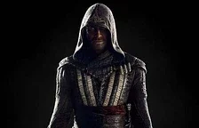 Michael Fassbender na prvním obrázku z filmu Assassin's Creed