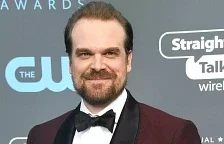 V připravovaném filmu Gran Turismo si zahraje herec David Harbour