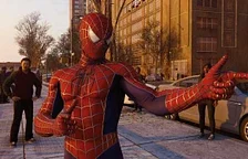 Oblek z Raimiho filmů měl být už v základu Marvel’s Spider-Man