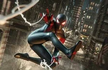 Marvel’s Spider-Man: Miles Morales dostal nový oblek, Ratchet už běží v 60fps