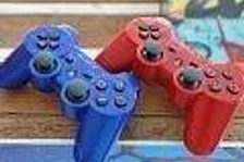 Modrý a červený Dualshock 3