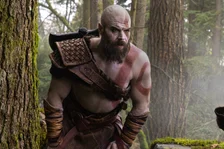 Byla zveřejněna první fotka ze seriálu God of War, je na ní Kratos a Atreus při lovu