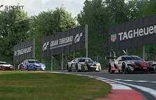 8 minut z hraní závodní hry Gran Turismo Sport