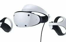 První reálná fotka headsetu PlayStation VR2 a ovladačů Sense