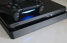 Sony neplánovala ukončit v minulém roce výrobu konzole PlayStation 4
