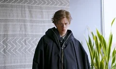 Herec Bill Skarsgård ztvární hlavního hrdinu ve špionážní akční hře PHYSINT. Vývoj hry OD – KNOCK běží hladce