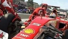 Gameplay videa ze závodní hry F1 2015