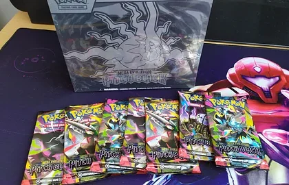 Představení Pokémon Trading Card Game: Mega Evolution—Pitch Black