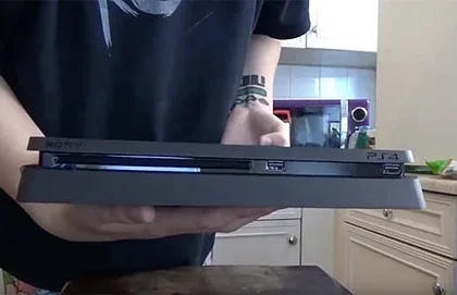 Rozbalení konzole PlayStation 4 Slim - video