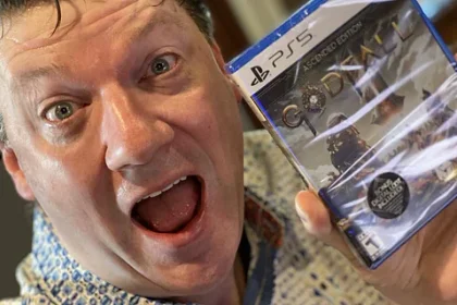 Randy Pitchford se pochlubil krabičkou s hrou Godfall
