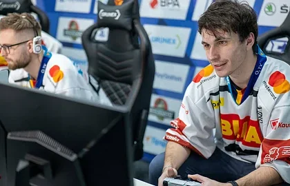 České hokejové kluby bojují o úspěch v esportové Enyaq Hockey League
