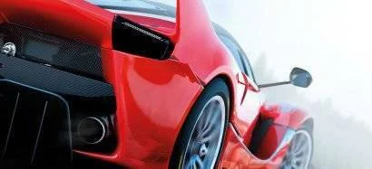 Závodní simulátor Assetto Corsa vyjde pro konzole v dubnu + gameplay video