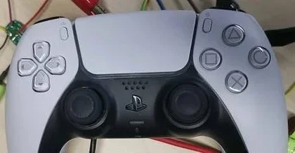 Nové obrázky gamepadu DualSense