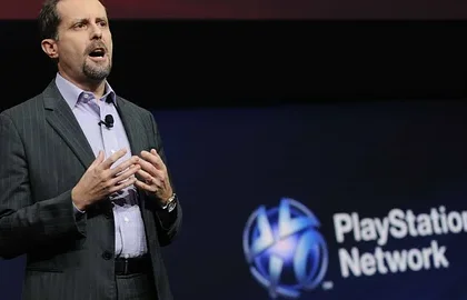 Andrew House: Nebudeme kvůli Microsoftu a jeho programu Play Anywhere měnit strategii