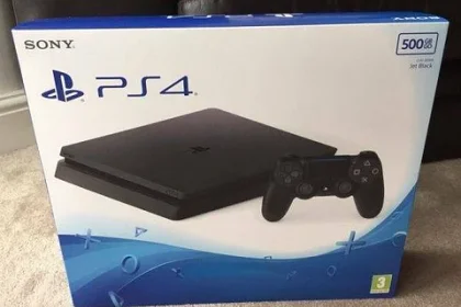 Spekulace: Unikly obrázky tenčí verze konzole PlayStation 4 - UPDATE
