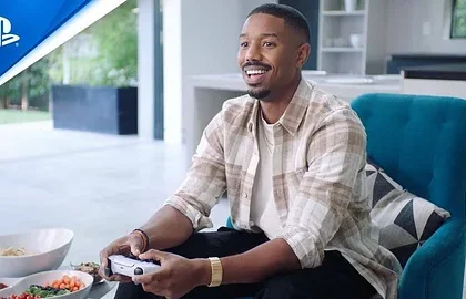 Celebrity hrají na konzoli PlayStation 5