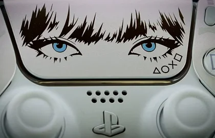 Sony oznámila nový DualSense ovladač. Vznikl ve spolupráci se zpěvačkou Lisou